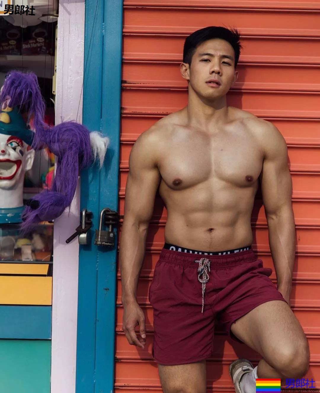 肌肉医生拍正装内裤写真，网红男模都不是省油的… - 51虹马