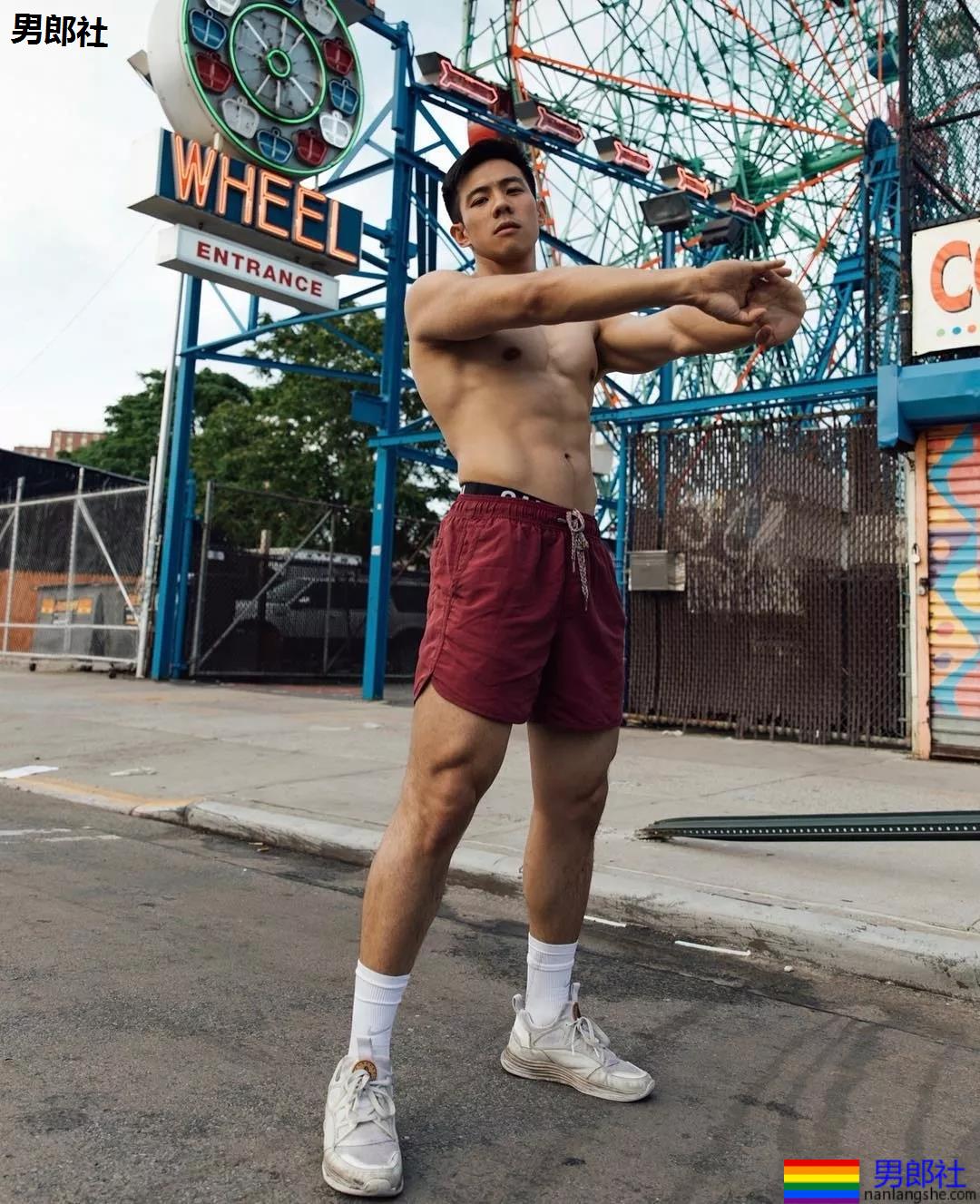 肌肉医生拍正装内裤写真，网红男模都不是省油的… - 51虹马