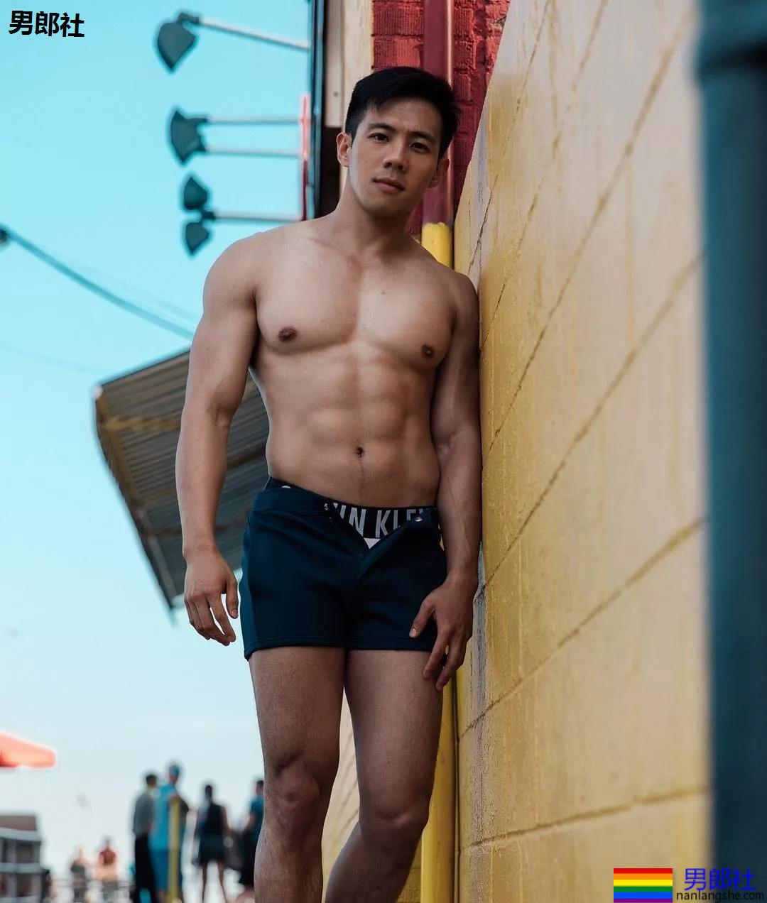 肌肉医生拍正装内裤写真，网红男模都不是省油的… - 51虹马