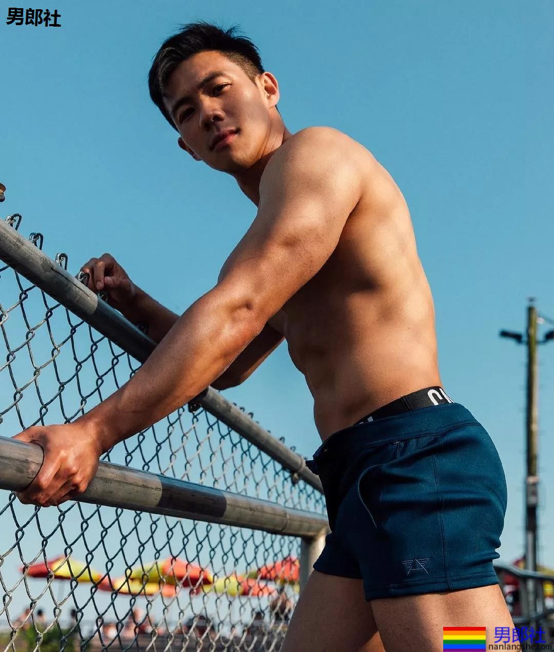 肌肉医生拍正装内裤写真，网红男模都不是省油的… - 51虹马