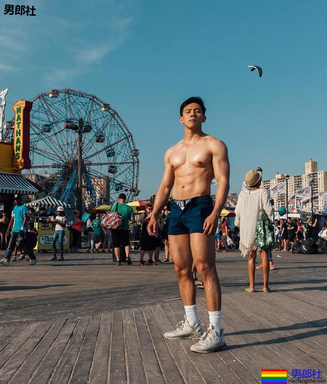 肌肉医生拍正装内裤写真，网红男模都不是省油的… - 51虹马