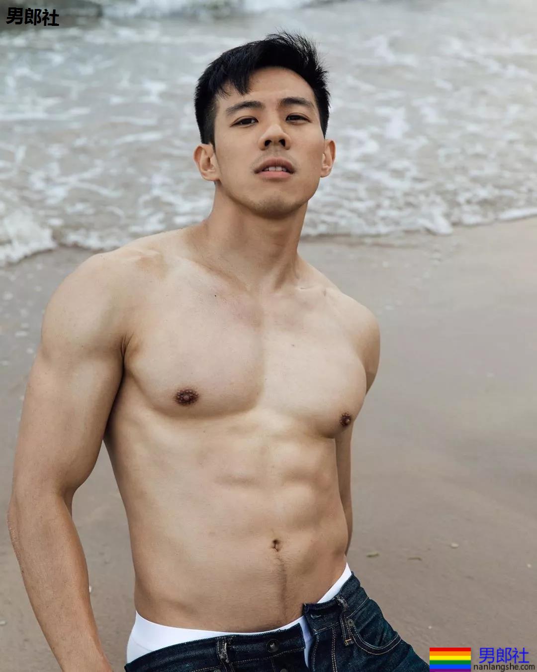 肌肉医生拍正装内裤写真，网红男模都不是省油的… - 51虹马