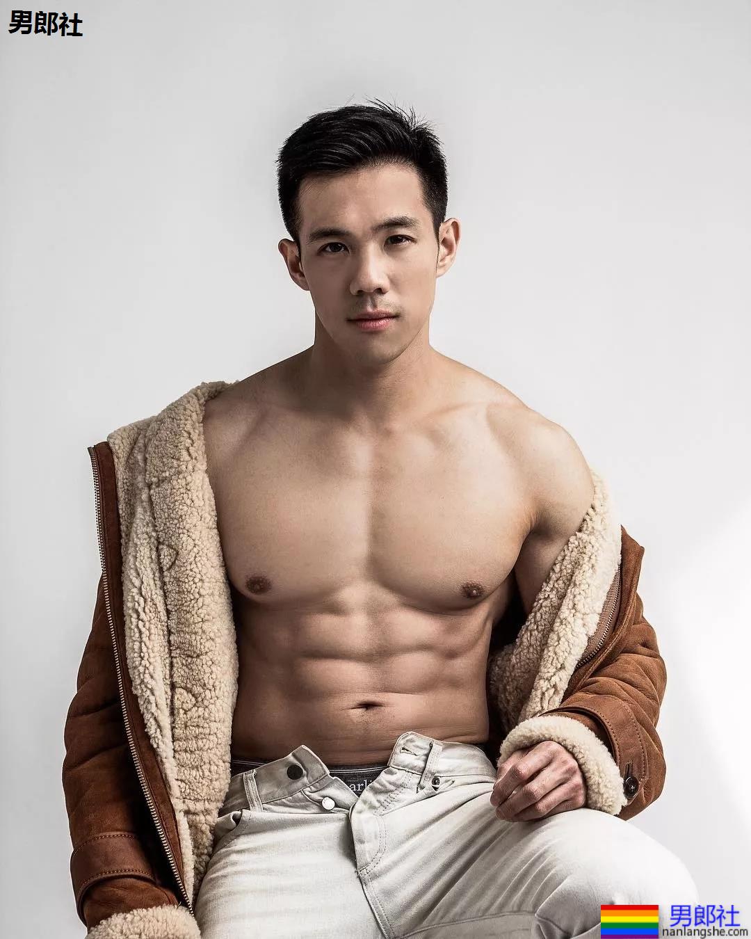 肌肉医生拍正装内裤写真，网红男模都不是省油的… - 51虹马