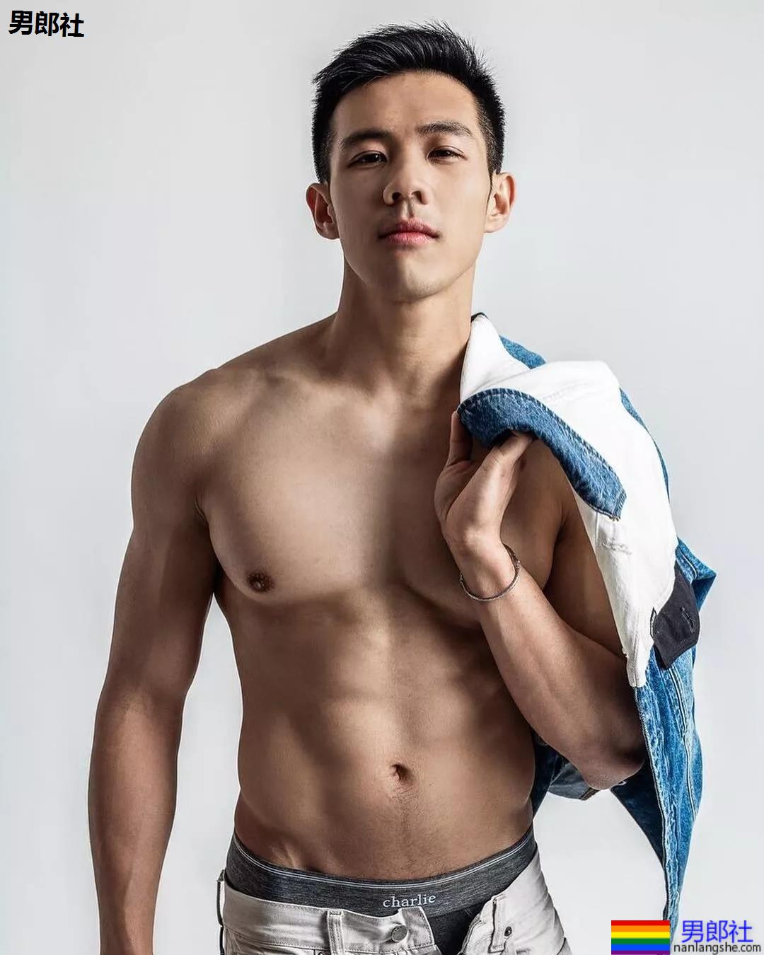 肌肉医生拍正装内裤写真，网红男模都不是省油的… - 51虹马