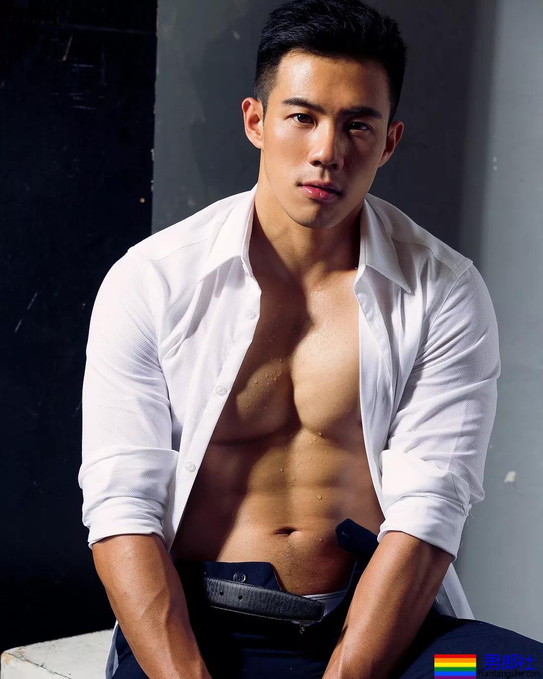 肌肉医生拍正装内裤写真，网红男模都不是省油的… - 51虹马
