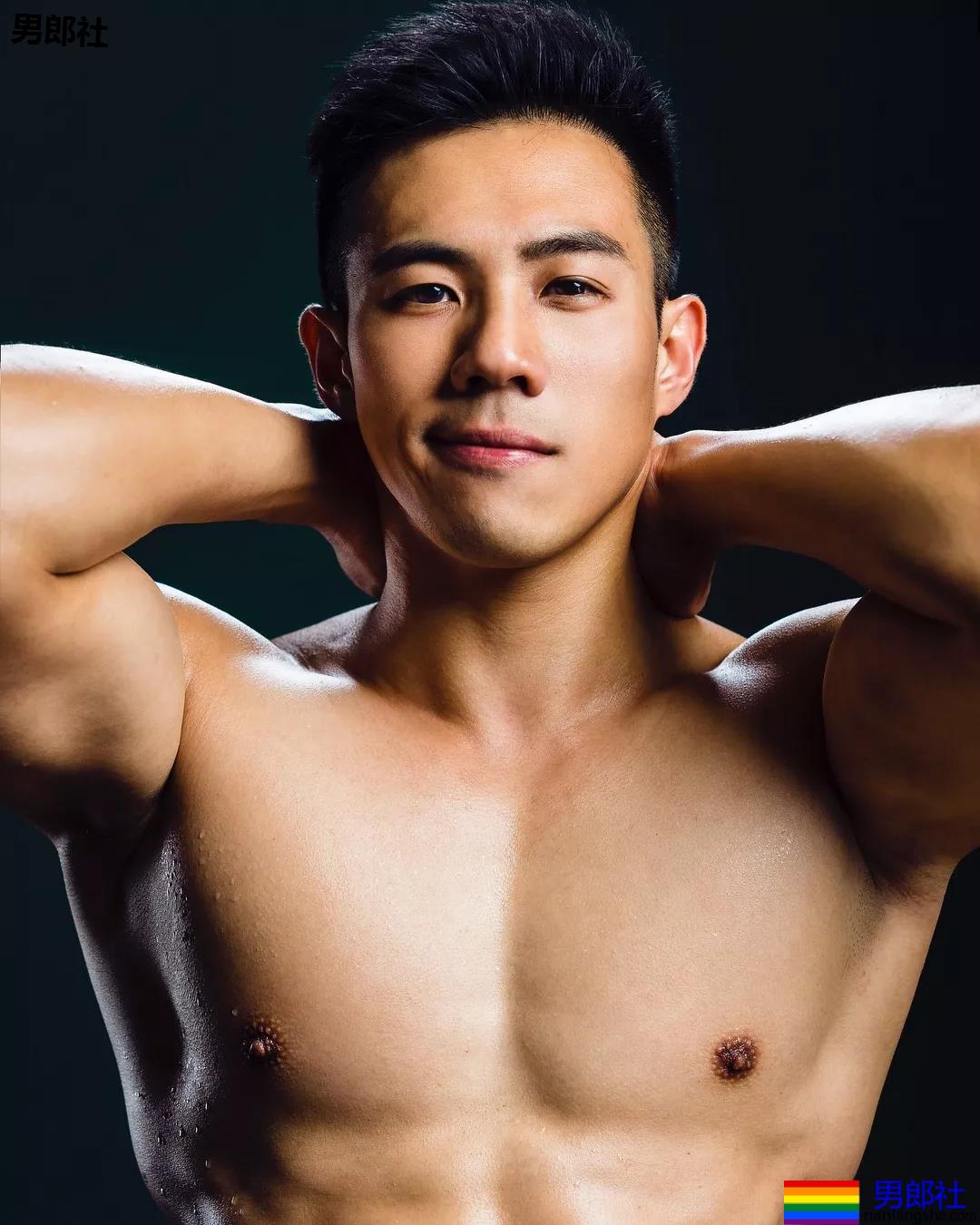 肌肉医生拍正装内裤写真，网红男模都不是省油的… - 51虹马