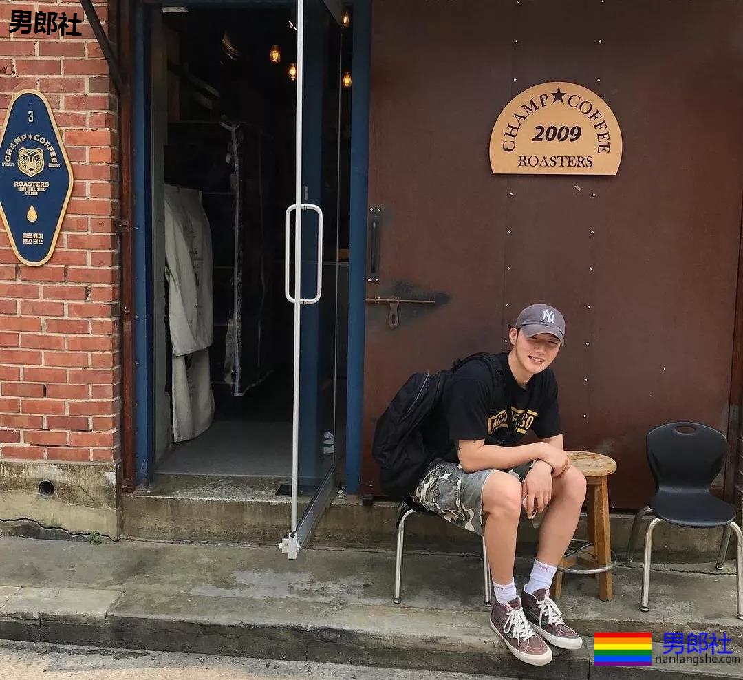 和初恋男友第一次睡在一起的晚上-51虹马