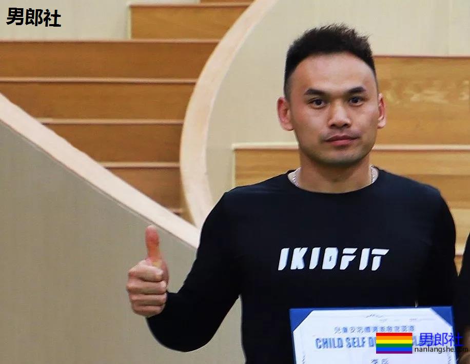 10个受了情伤的gay：“自古男儿多薄幸，误人二字是功名” - 51虹马