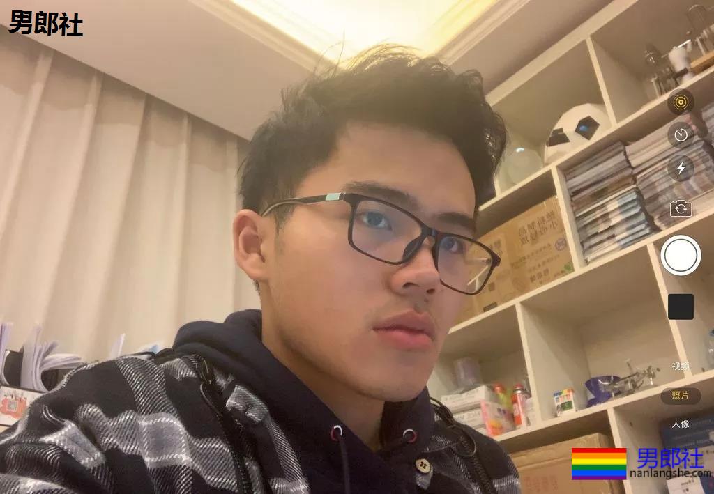 10个受了情伤的gay：“自古男儿多薄幸，误人二字是功名” - 51虹马