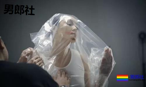 泰国小鲜肉参与“死亡拍摄” 珍爱生命远离塑料袋 - 51虹马