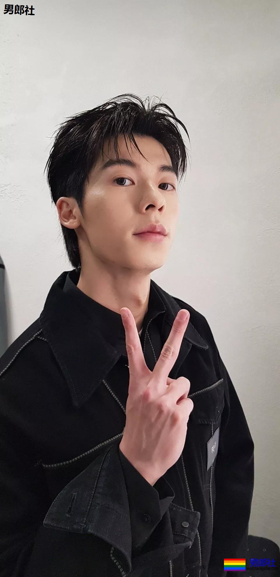 好A一奶攻！清纯小狼狗刷屏票圈，这尺度这肉体谁能把持得住?! - 51虹马