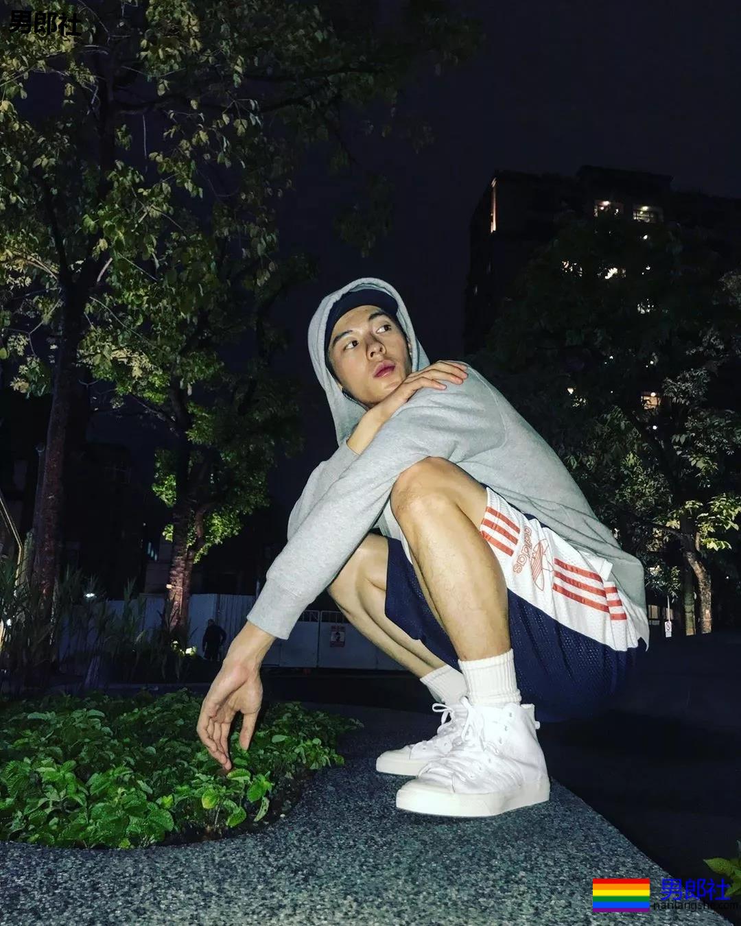 好A一奶攻！清纯小狼狗刷屏票圈，这尺度这肉体谁能把持得住?! - 51虹马