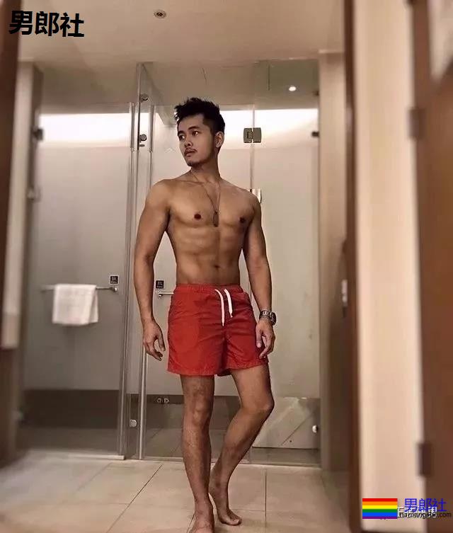 天菜正装男酒店开房 自拍性感黑袜照流出 - 51虹马