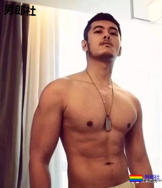 天菜正装男酒店开房 自拍性感黑袜照流出 - 51虹马