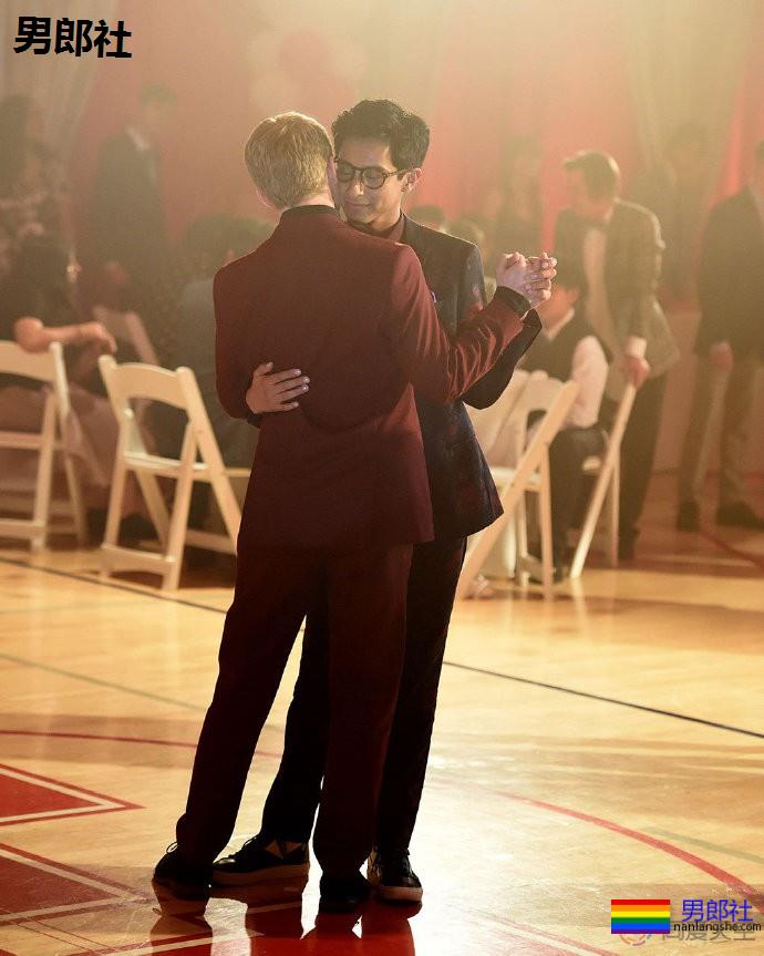 “歌舞青春”首个同性恋情揭开序幕 - 51虹马