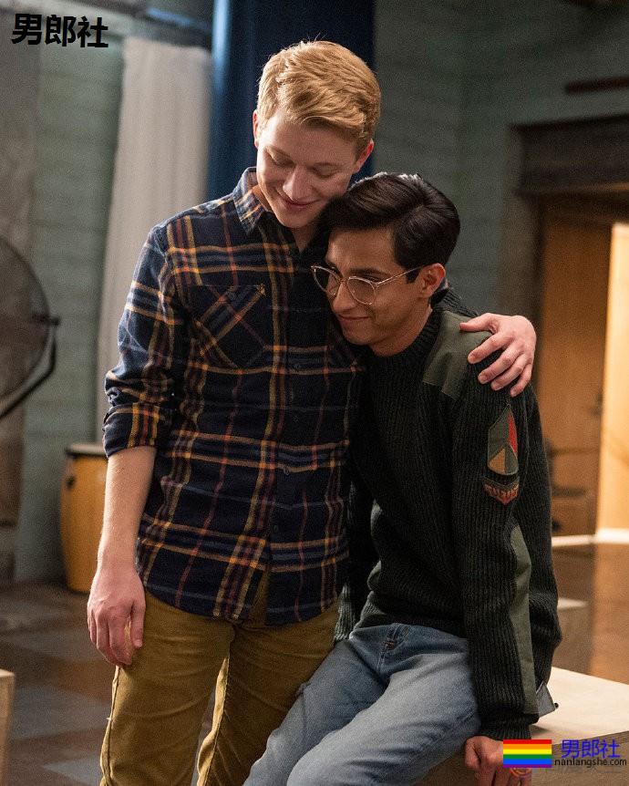 “歌舞青春”首个同性恋情揭开序幕 - 51虹马