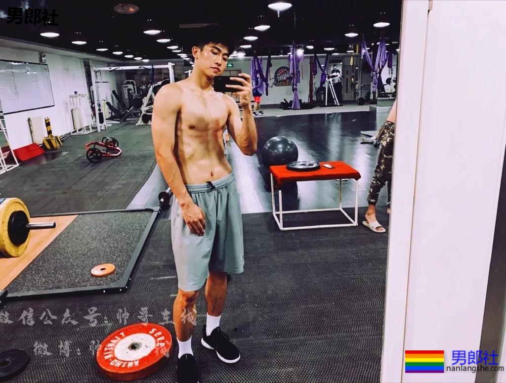 2019火遍票圈的荷尔蒙·体育生帅哥，都是你幻想过的男人！ - 51虹马