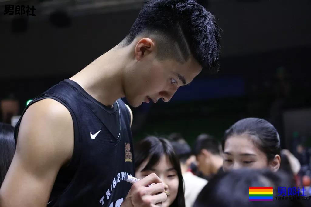 2019火遍票圈的荷尔蒙·体育生帅哥，都是你幻想过的男人！ - 51虹马