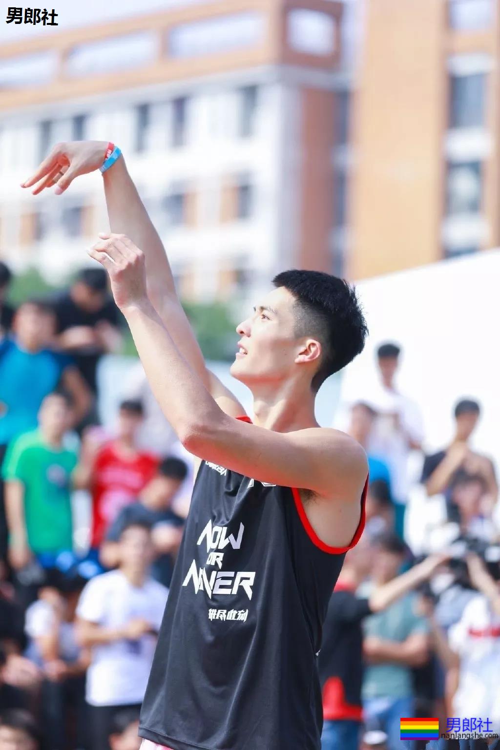 2019火遍票圈的荷尔蒙·体育生帅哥，都是你幻想过的男人！ - 51虹马