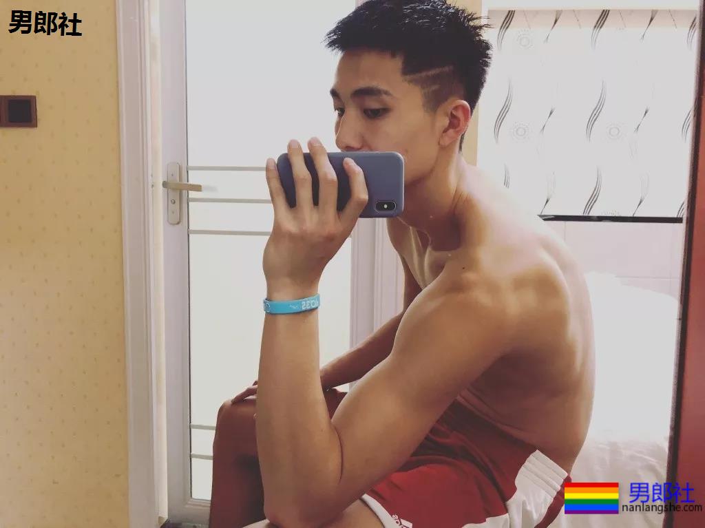 2019火遍票圈的荷尔蒙·体育生帅哥，都是你幻想过的男人！ - 51虹马