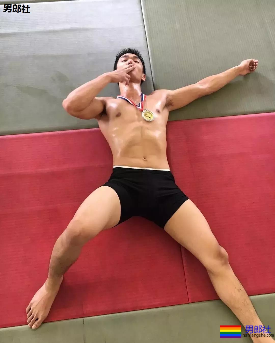 2019火遍票圈的荷尔蒙·体育生帅哥，都是你幻想过的男人！ - 51虹马