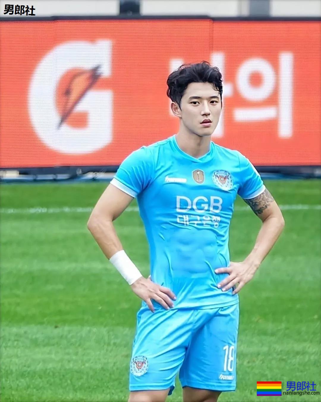 2019火遍票圈的荷尔蒙·体育生帅哥，都是你幻想过的男人！ - 51虹马