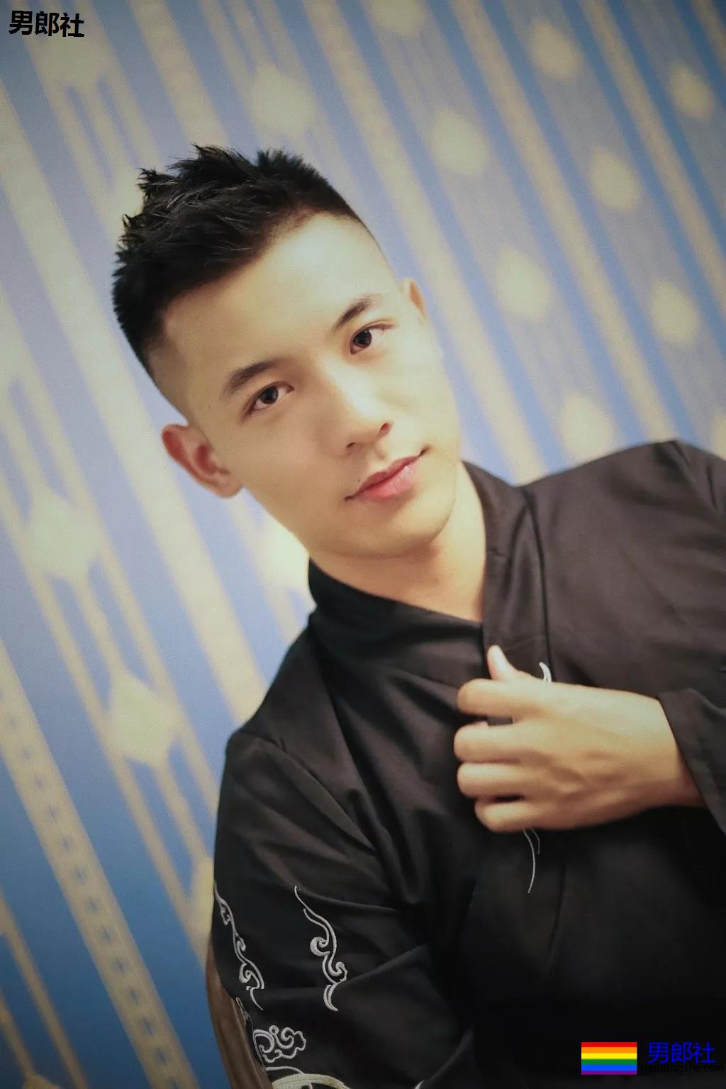 95后肌肉体育生,超帅私教大弟弟,快来围观! - 51虹马 95后肌肉体育生,超帅私教大弟弟,快来围观! - 51虹马