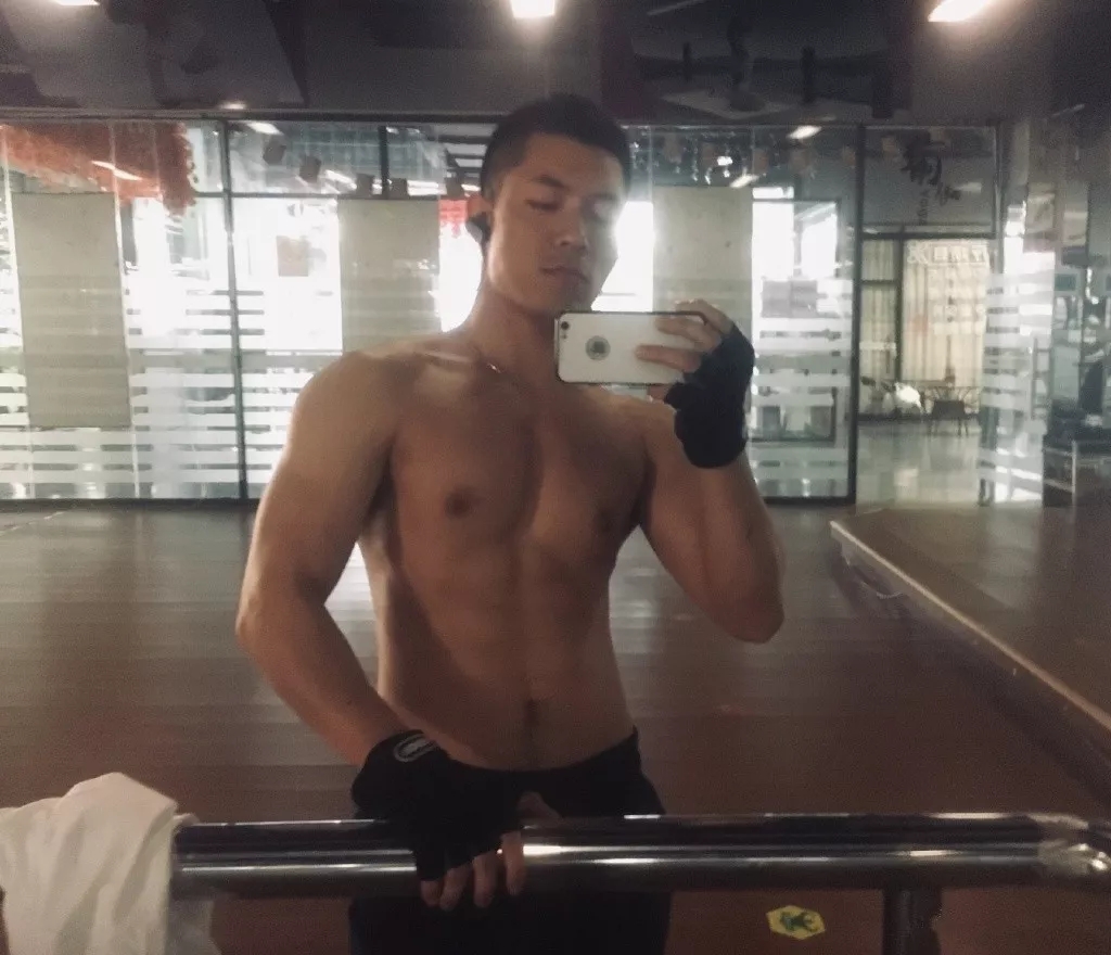 95后肌肉体育生,超帅私教大弟弟,快来围观! - 51虹马 95后肌肉体育生,超帅私教大弟弟,快来围观! - 51虹马