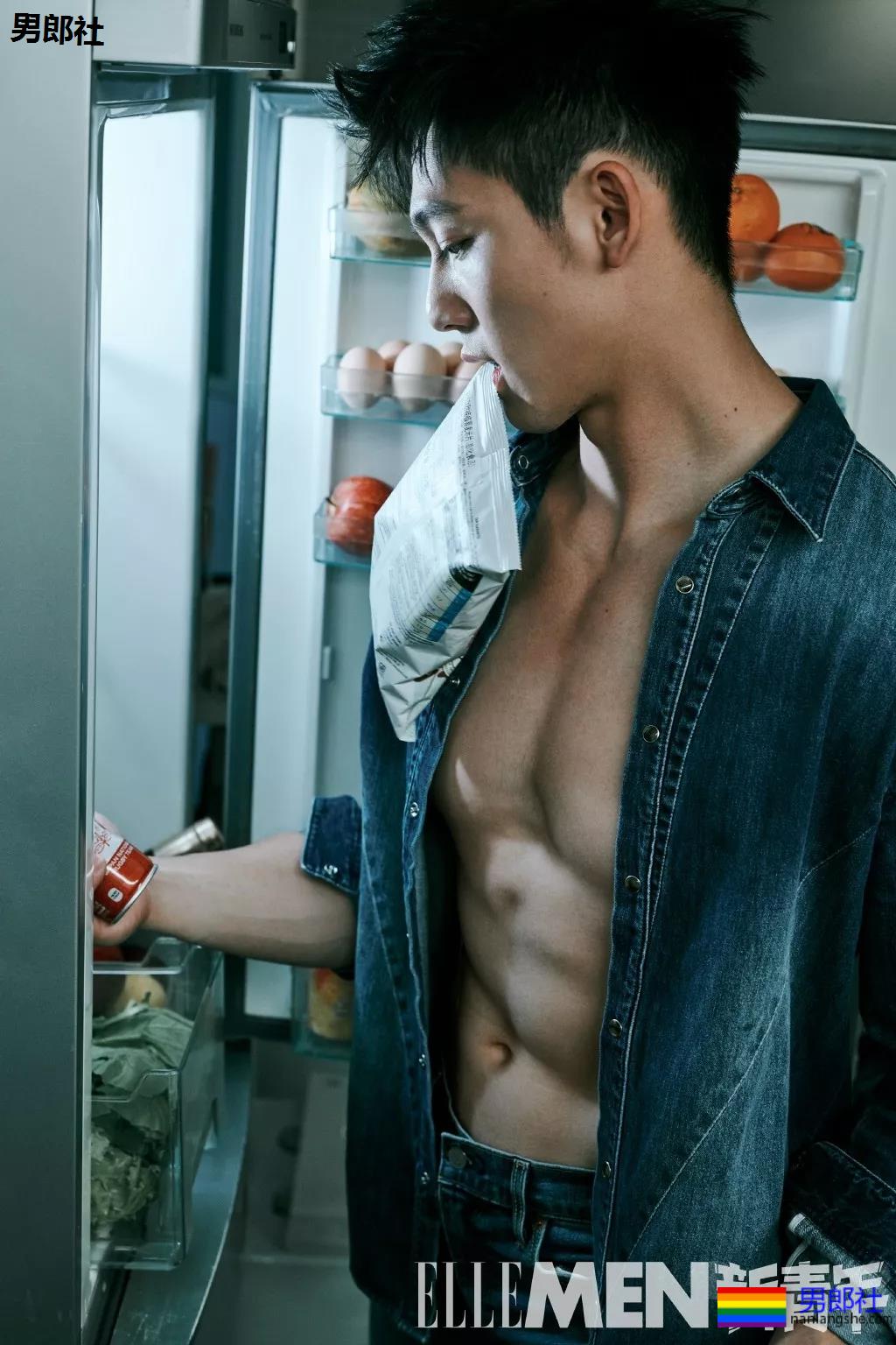 185攻腰大胸肌肉男,粗壮的大腿撑破短裤! - 51虹马 185攻腰大胸肌肉男,粗壮的大腿撑破短裤! - 51虹马