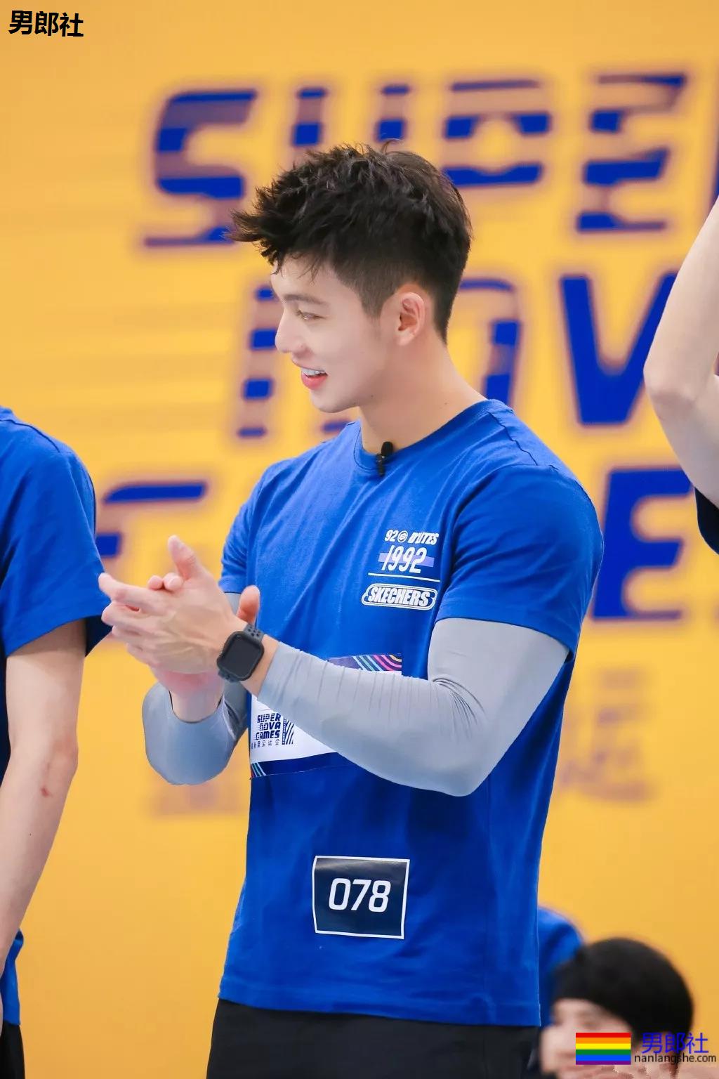 185攻腰大胸肌肉男,粗壮的大腿撑破短裤! - 51虹马 185攻腰大胸肌肉男,粗壮的大腿撑破短裤! - 51虹马