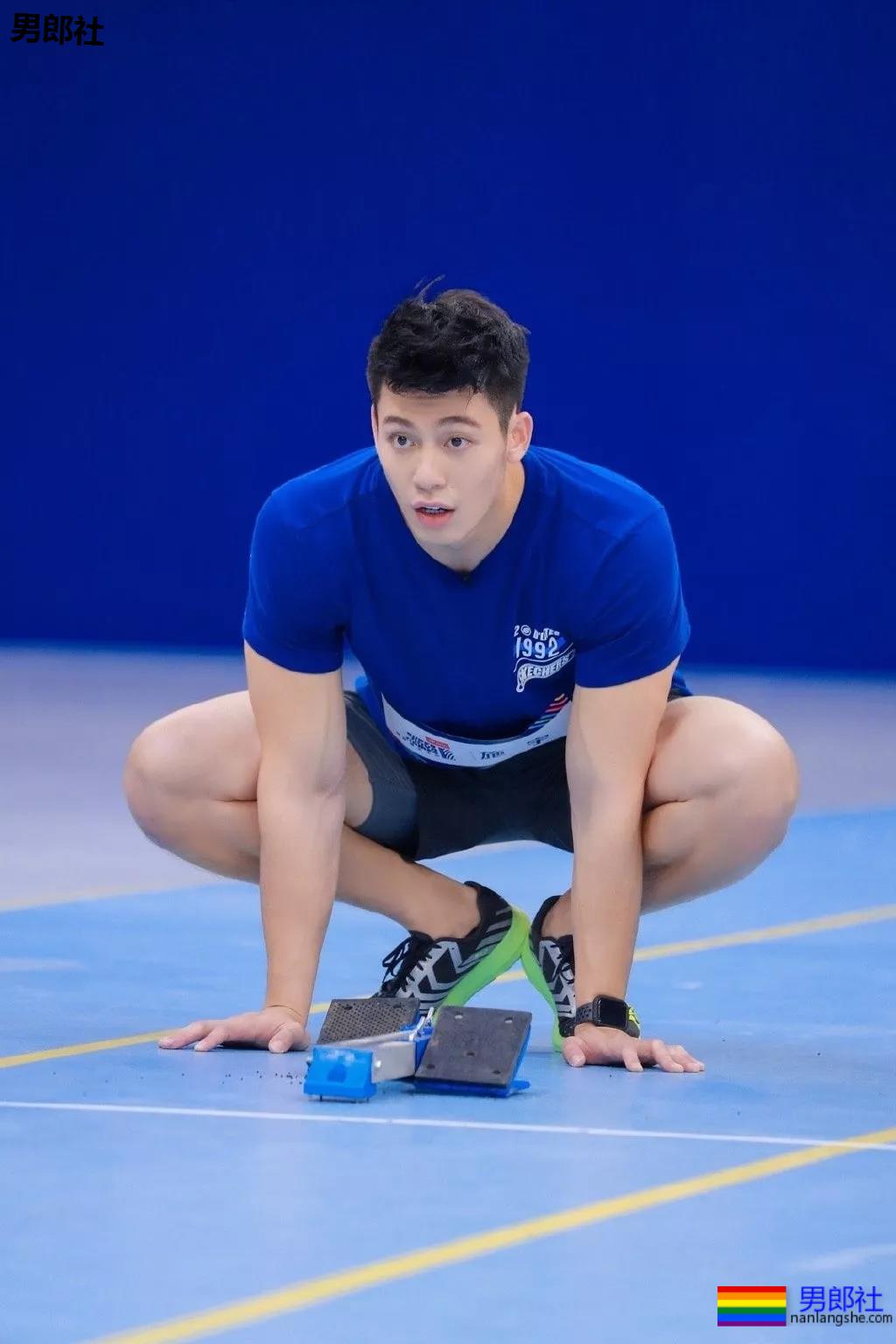 185攻腰大胸肌肉男,粗壮的大腿撑破短裤! - 51虹马 185攻腰大胸肌肉男,粗壮的大腿撑破短裤! - 51虹马