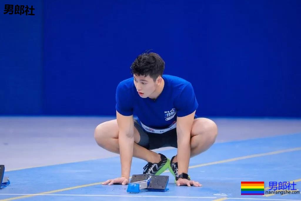 185攻腰大胸肌肉男,粗壮的大腿撑破短裤! - 51虹马 185攻腰大胸肌肉男,粗壮的大腿撑破短裤! - 51虹马