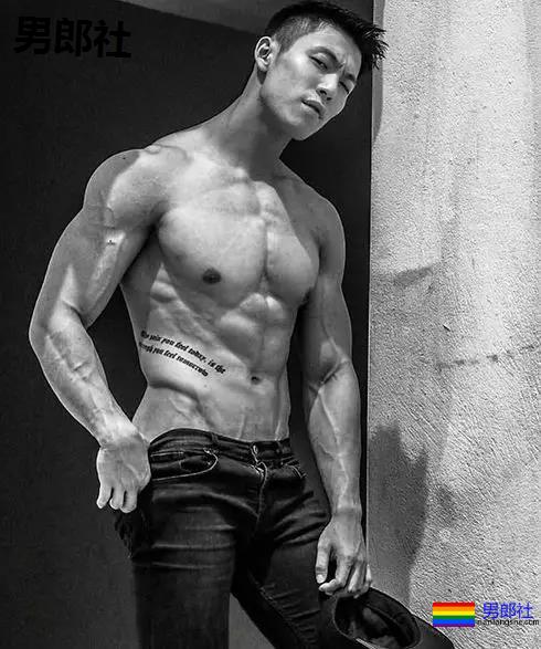 185攻腰大胸肌肉男,粗壮的大腿撑破短裤! - 51虹马 185攻腰大胸肌肉男,粗壮的大腿撑破短裤! - 51虹马