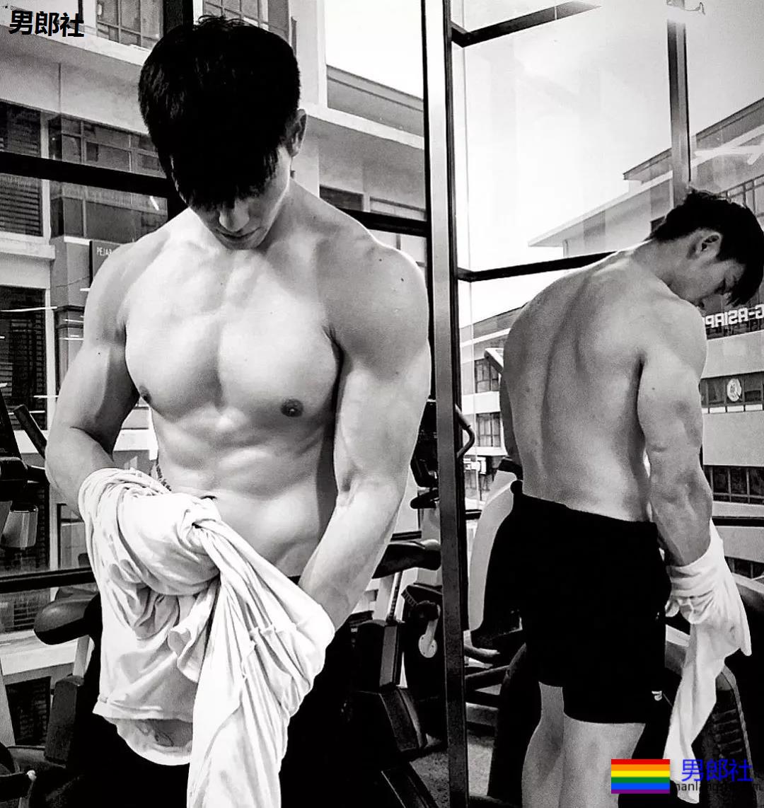 185攻腰大胸肌肉男,粗壮的大腿撑破短裤! - 51虹马 185攻腰大胸肌肉男,粗壮的大腿撑破短裤! - 51虹马