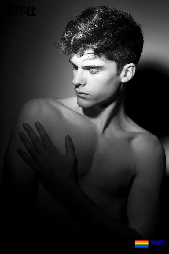 22岁帅小伙Instagram上晒自拍，遭四男子绑架性侵 - 51虹马