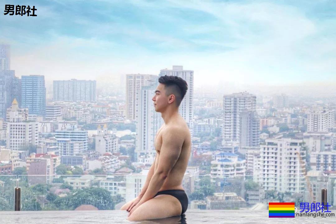 撞见爸和郭叔在床上，我彻底震惊！-51虹马