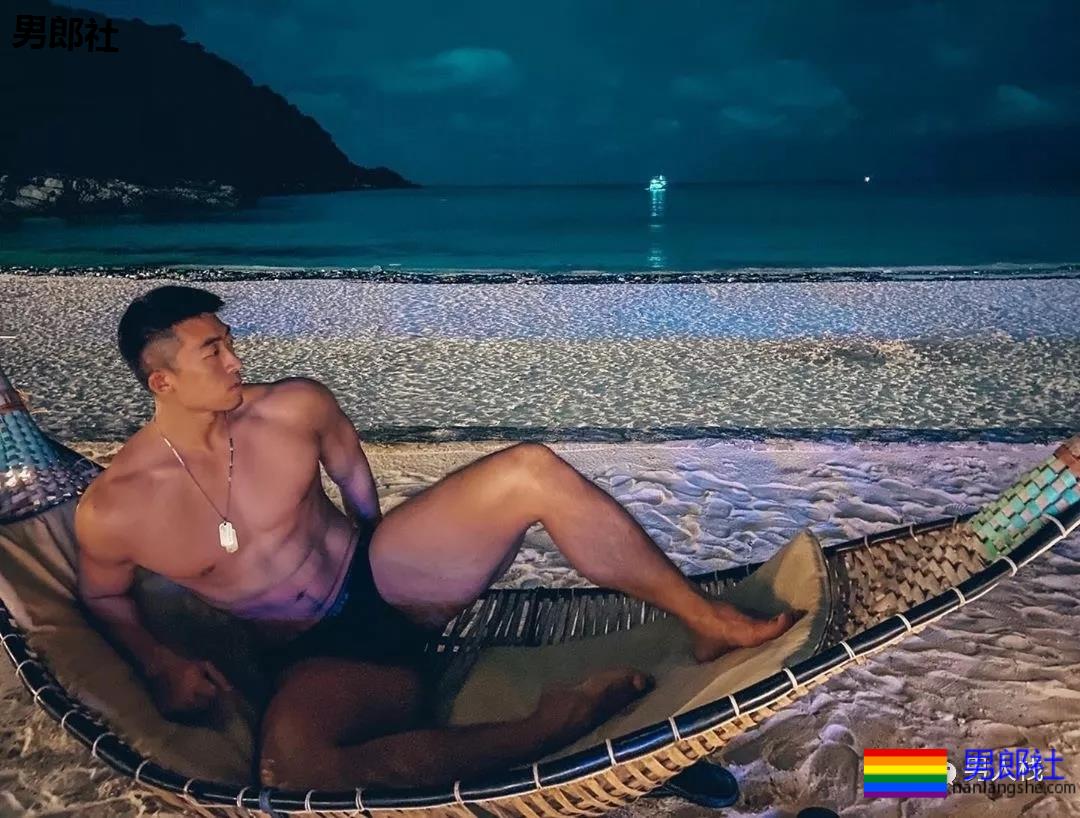 撞见爸和郭叔在床上,我彻底震惊! - 51虹马 撞见爸和郭叔在床上,我彻底震惊! - 51虹马