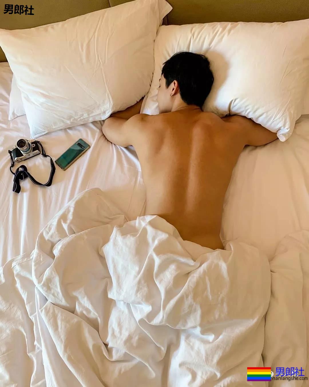 撞见爸和郭叔在床上,我彻底震惊! - 51虹马 撞见爸和郭叔在床上,我彻底震惊! - 51虹马