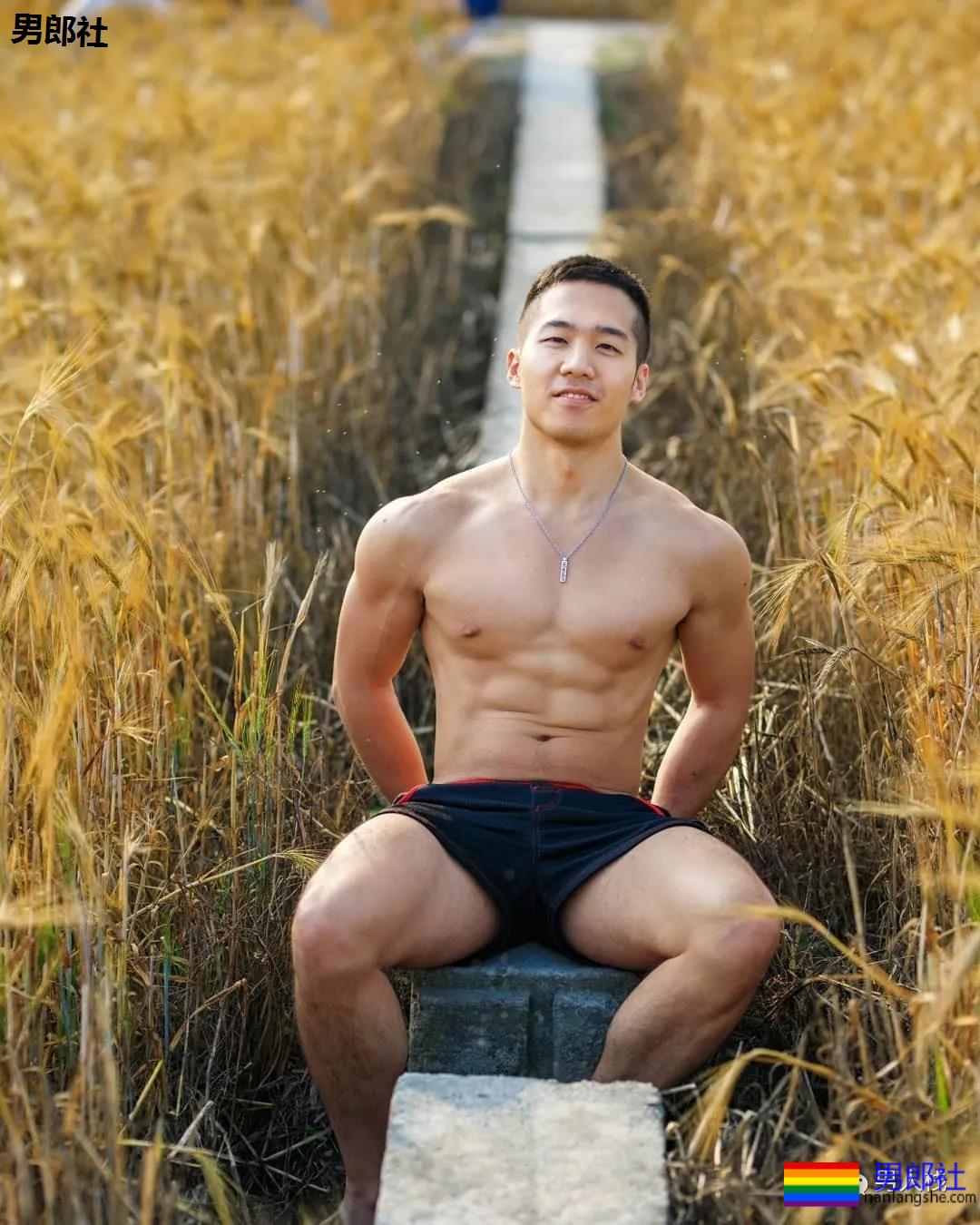 撞见爸和郭叔在床上,我彻底震惊! - 51虹马 撞见爸和郭叔在床上,我彻底震惊! - 51虹马