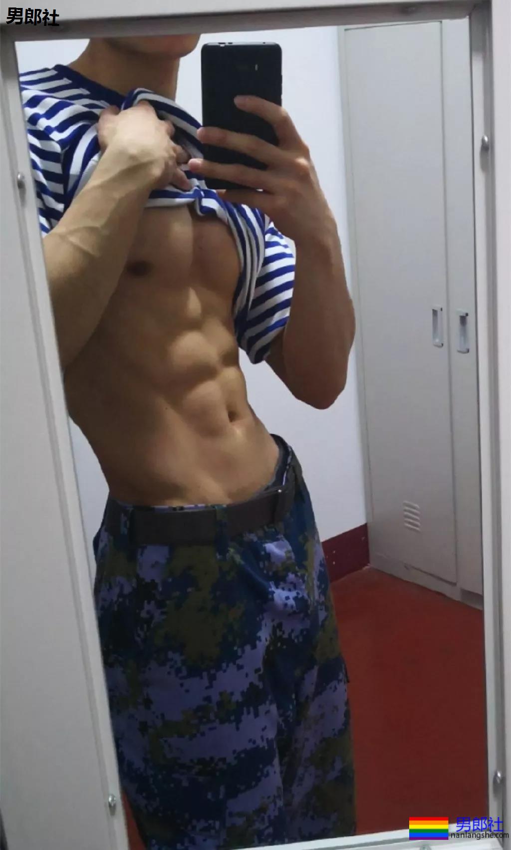 A爆筋肉小鋼炮一网打尽!“巧克力腹肌大赛”,堪称肉体盛宴! - 51虹马 A爆筋肉小鋼炮一网打尽!“巧克力腹肌大赛”,堪称肉体盛宴! - 51虹马