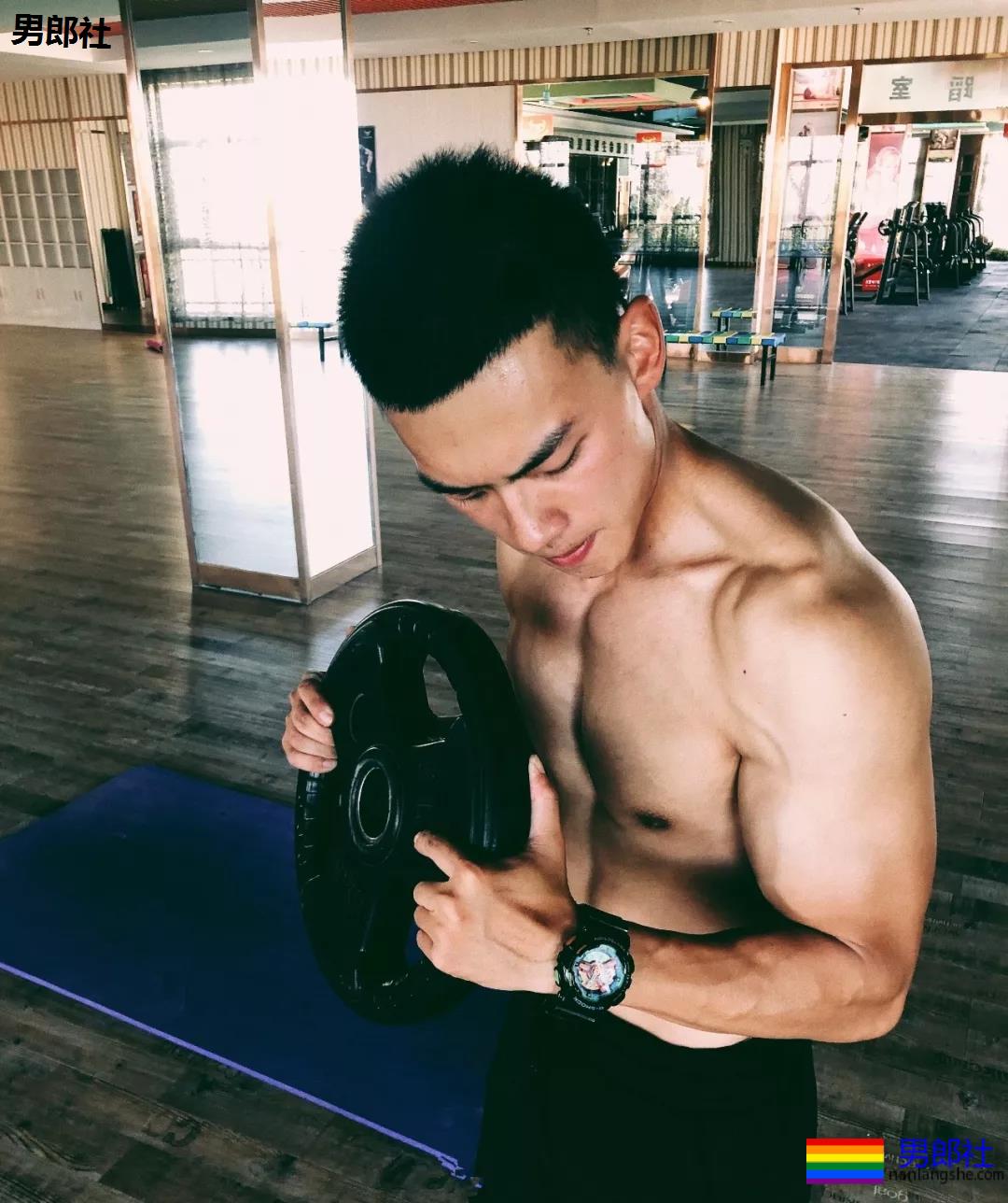 A爆筋肉小鋼炮一网打尽!“巧克力腹肌大赛”,堪称肉体盛宴! - 51虹马 A爆筋肉小鋼炮一网打尽!“巧克力腹肌大赛”,堪称肉体盛宴! - 51虹马