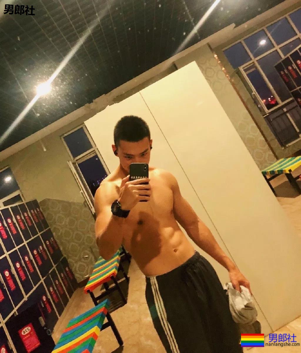 A爆筋肉小鋼炮一网打尽!“巧克力腹肌大赛”,堪称肉体盛宴! - 51虹马 A爆筋肉小鋼炮一网打尽!“巧克力腹肌大赛”,堪称肉体盛宴! - 51虹马