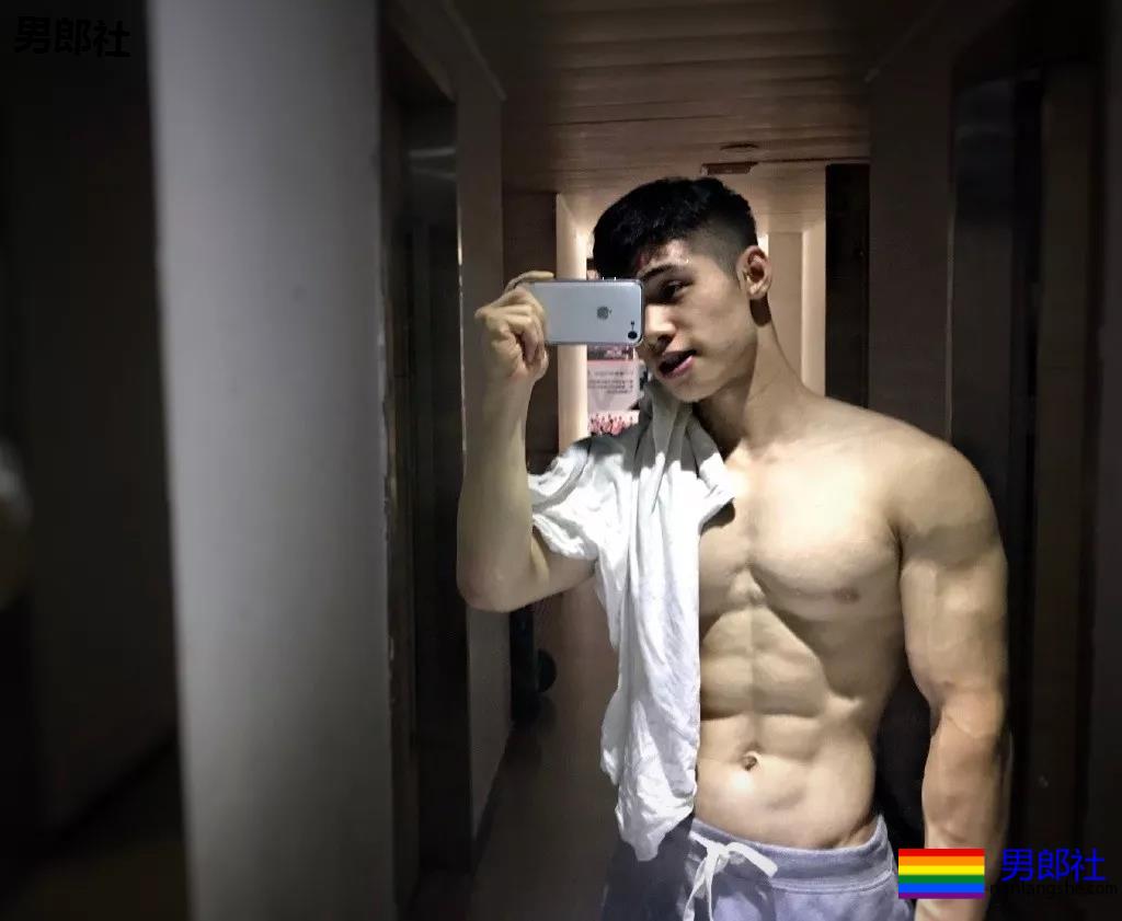 A爆筋肉小鋼炮一网打尽!“巧克力腹肌大赛”,堪称肉体盛宴! - 51虹马 A爆筋肉小鋼炮一网打尽!“巧克力腹肌大赛”,堪称肉体盛宴! - 51虹马