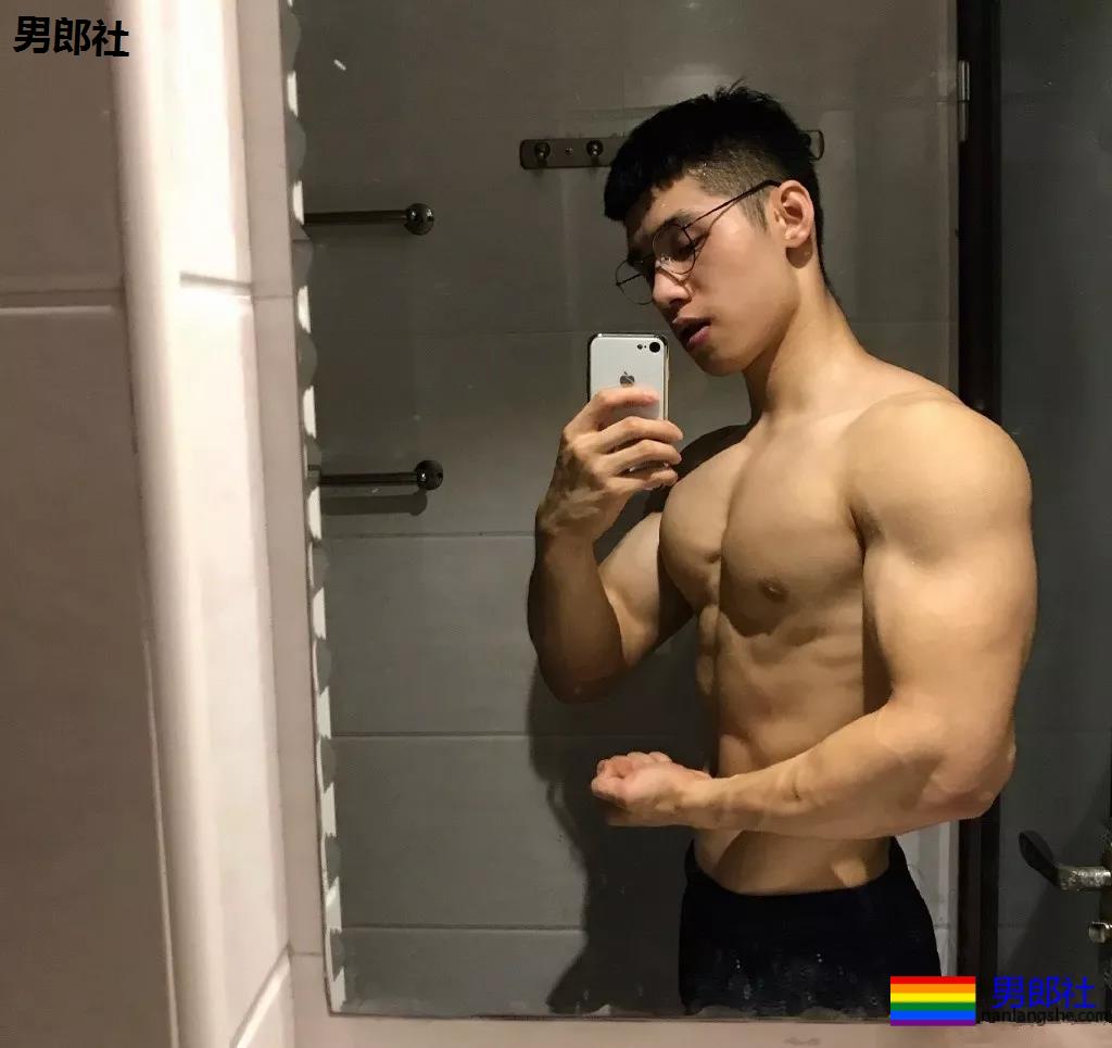 A爆筋肉小鋼炮一网打尽!“巧克力腹肌大赛”,堪称肉体盛宴! - 51虹马 A爆筋肉小鋼炮一网打尽!“巧克力腹肌大赛”,堪称肉体盛宴! - 51虹马