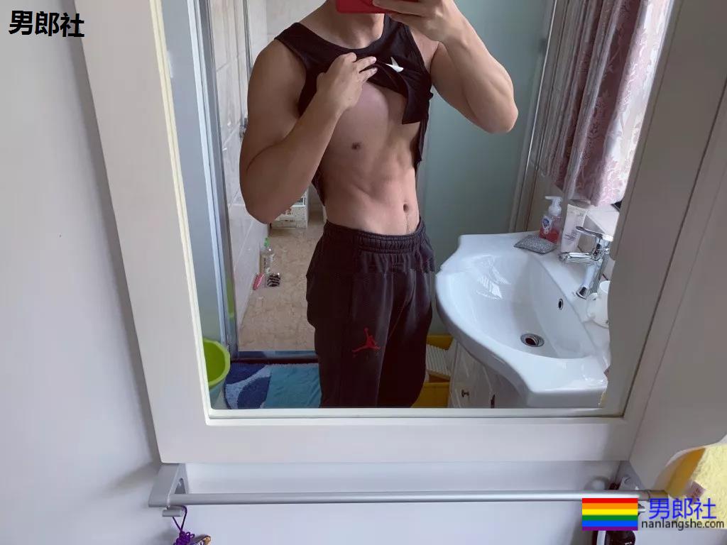 A爆筋肉小鋼炮一网打尽!“巧克力腹肌大赛”,堪称肉体盛宴! - 51虹马 A爆筋肉小鋼炮一网打尽!“巧克力腹肌大赛”,堪称肉体盛宴! - 51虹马