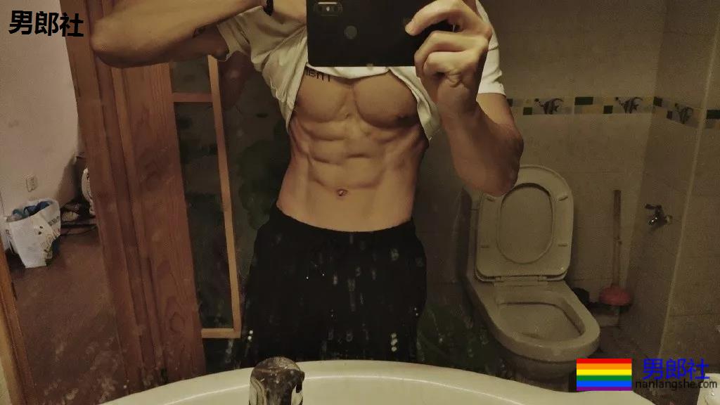 A爆筋肉小鋼炮一网打尽!“巧克力腹肌大赛”,堪称肉体盛宴! - 51虹马 A爆筋肉小鋼炮一网打尽!“巧克力腹肌大赛”,堪称肉体盛宴! - 51虹马