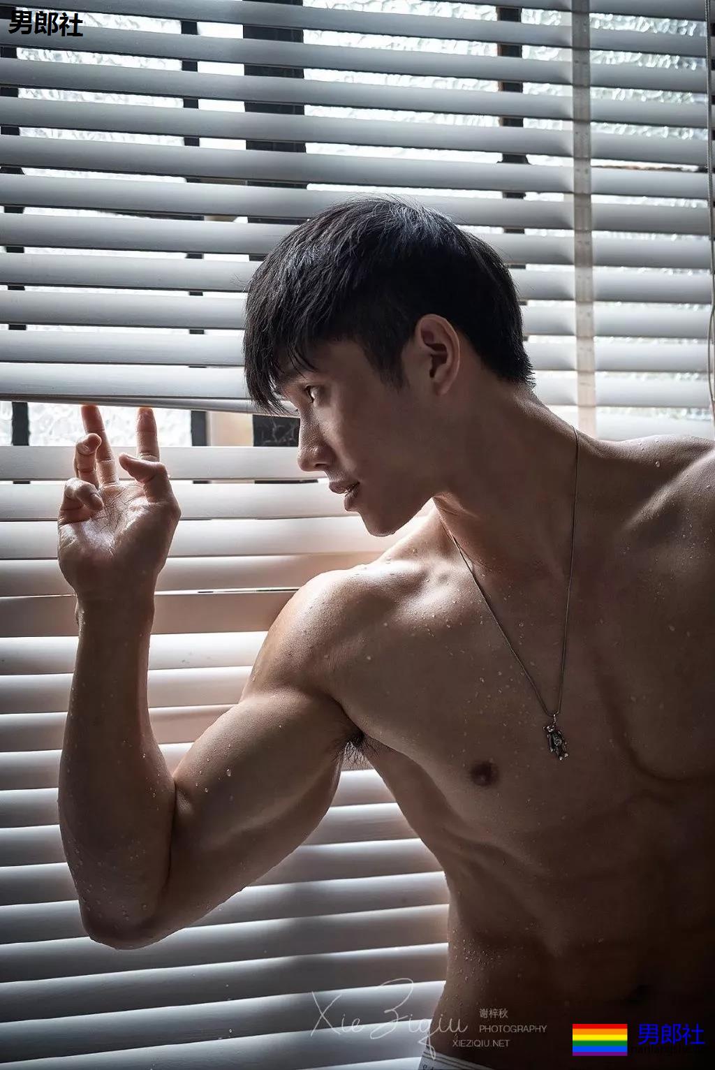 A爆筋肉小鋼炮一网打尽!“巧克力腹肌大赛”,堪称肉体盛宴! - 51虹马 A爆筋肉小鋼炮一网打尽!“巧克力腹肌大赛”,堪称肉体盛宴! - 51虹马