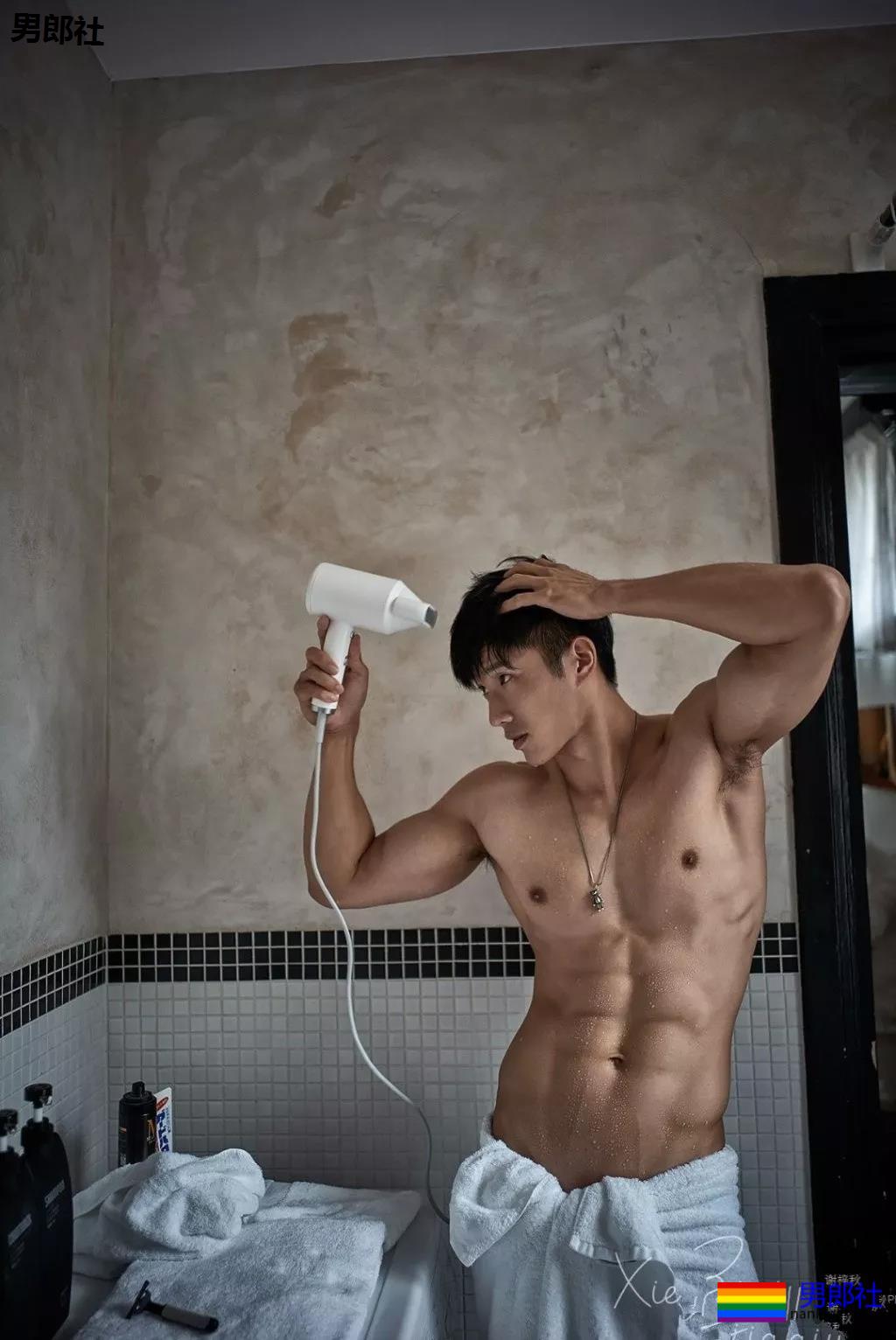 A爆筋肉小鋼炮一网打尽!“巧克力腹肌大赛”,堪称肉体盛宴! - 51虹马 A爆筋肉小鋼炮一网打尽!“巧克力腹肌大赛”,堪称肉体盛宴! - 51虹马