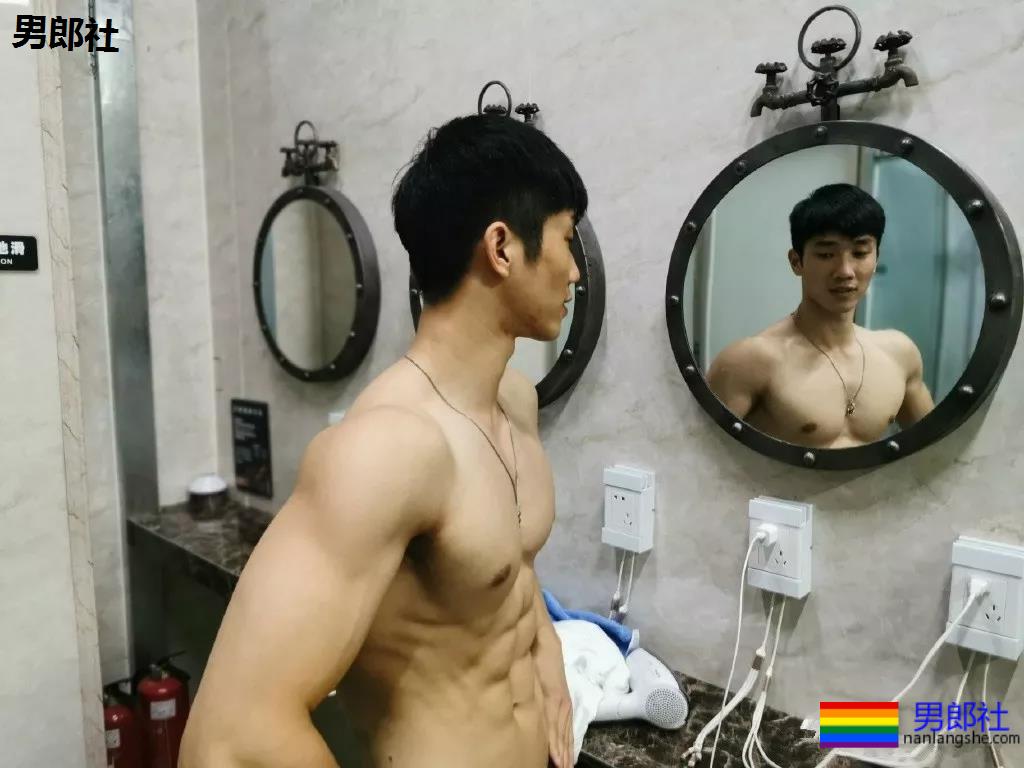 A爆筋肉小鋼炮一网打尽!“巧克力腹肌大赛”,堪称肉体盛宴! - 51虹马 A爆筋肉小鋼炮一网打尽!“巧克力腹肌大赛”,堪称肉体盛宴! - 51虹马