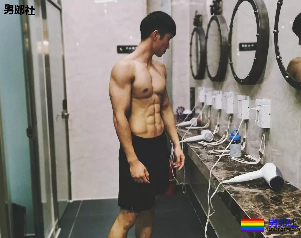 A爆筋肉小鋼炮一网打尽!“巧克力腹肌大赛”,堪称肉体盛宴! - 51虹马 A爆筋肉小鋼炮一网打尽!“巧克力腹肌大赛”,堪称肉体盛宴! - 51虹马